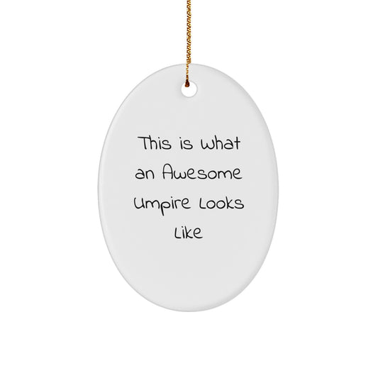 Umpire Gifts from Friends: This Is What an Awesome Umpire Looks Like Oval Ornament for Christmas - Image 1